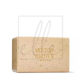 Molton brown re-charge black pepper bodyscrub bar - 250g