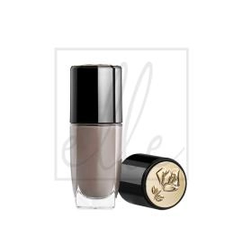 Lan le vernis 551 au balcon