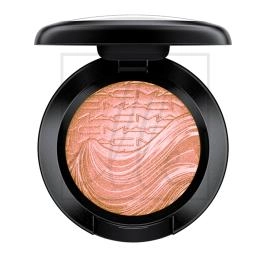 Extra dimension eye shadow - stylishly merry